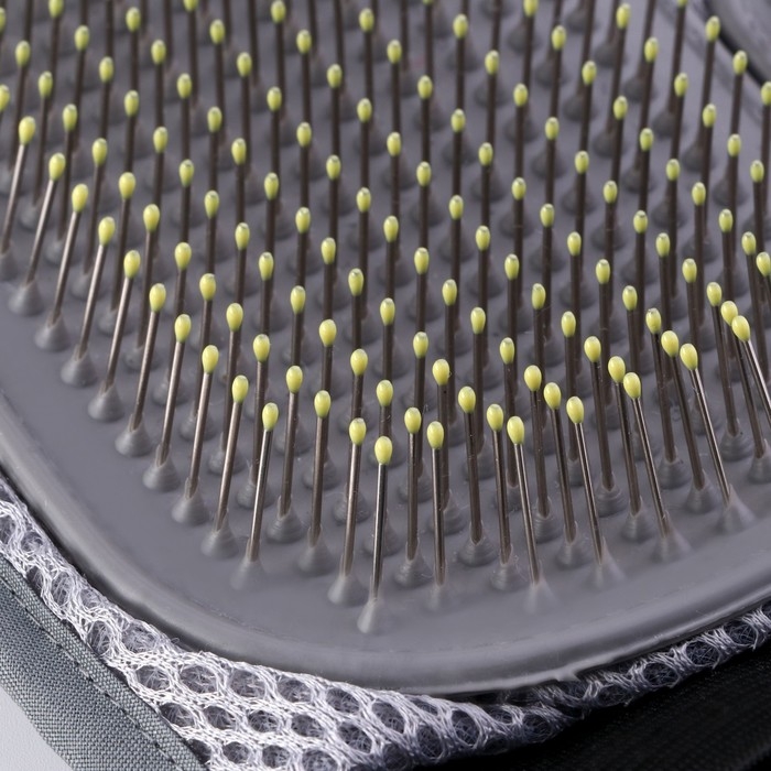 Рукавица - расческа с металлическими зубьями, серая Рукавица - расческа с металлическими зубьями, серая