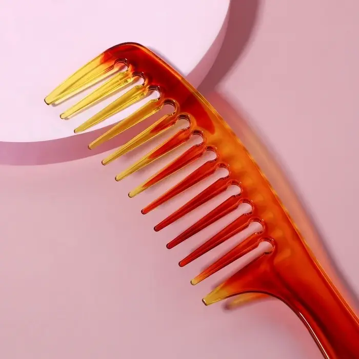 Расчёска, 22×5 (±1) см, цвет «янтарный» Расчёска, 22×5 (±1) см, цвет «янтарный»