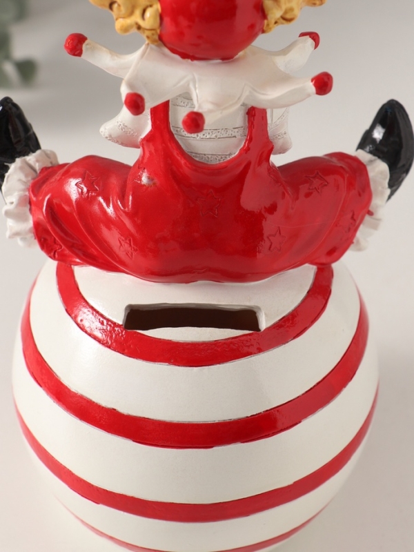 Копилка полистоун "Клоун в цилиндре, на надувном мяче" красно-белый 12,5х11х20,5 см