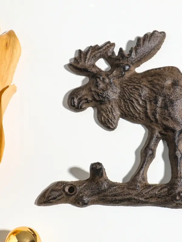 Крючки настенные &laquo;Лось на бревне&raquo;, ключница декоративная, чугун, 23&times;15&times;2.2 см