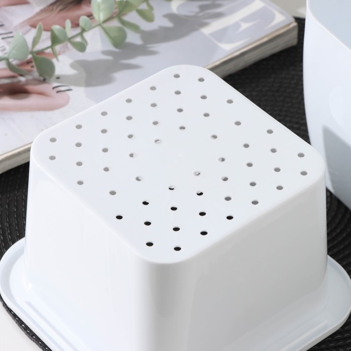 Кашпо для цветов со вставкой «Глянец», 2,4 л (1,6 л), цвет белый Кашпо для цветов со вставкой «Глянец», 2,4 л (1,6 л), цвет белый