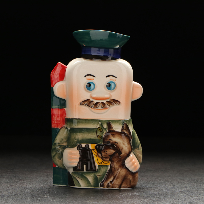 Штоф фарфоровый «Пограничник», 0.4 л, в упаковке книге Штоф фарфоровый «Пограничник», 0.4 л, в упаковке книге