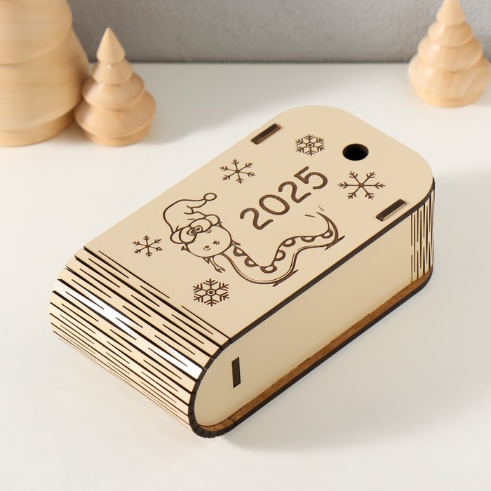 Новогодняя шкатулка  Новогодняя шкатулка "Змея. Новый год" 13х7х4