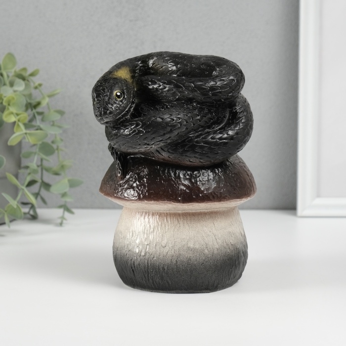 Новогодняя фигурка Новогодняя фигурка "Змейка на грибе" 12 х11 х 18 см, черный