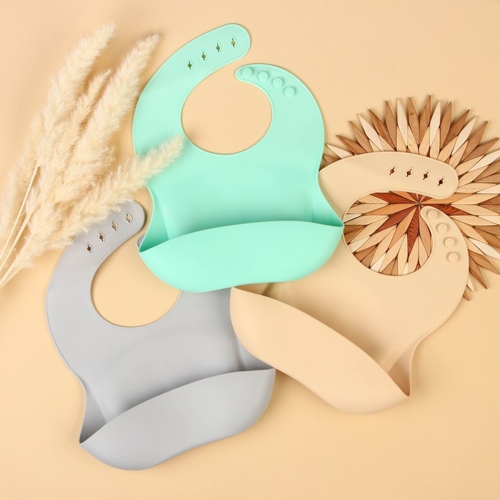 Нагрудник для кормления силиконовый с карманом, цвет серый Нагрудник для кормления силиконовый с карманом, цвет серый