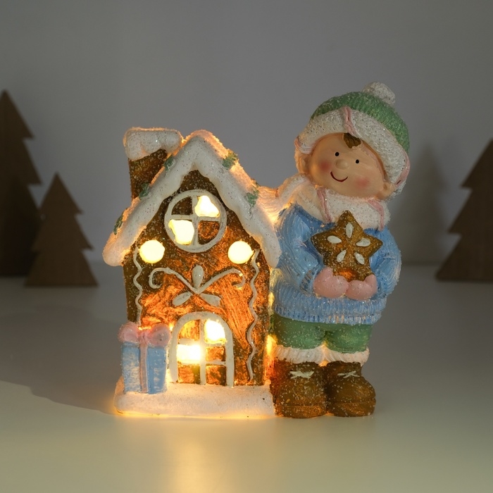 Сувенир керамика свет Сувенир керамика свет "Малышка в голубом свитере у пряничного домика" 15х8х16 см