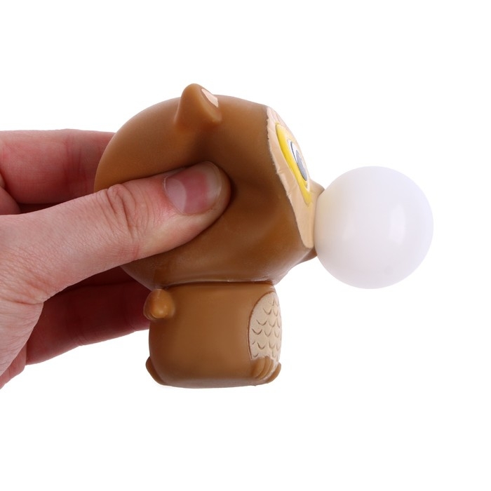 Мялка «Совушка» надувает шарик Мялка «Совушка» надувает шарик