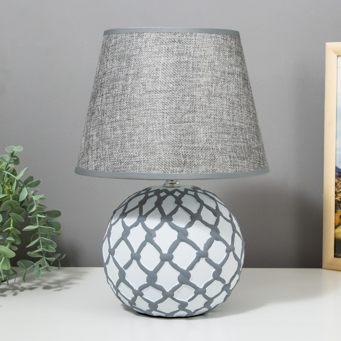 Лампа настольная с абажуром Е14 40Вт 220В Лампа настольная с абажуром Е14 40Вт 220В "Шар в сети" 25х25х33см RISALUX