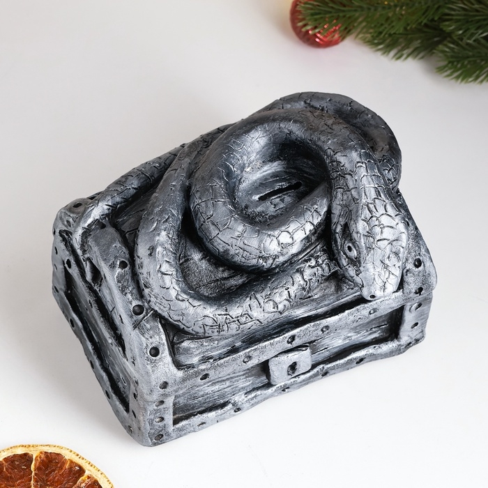 Новый год. Символ 2025. Копилка Новый год. Символ 2025. Копилка "Змея на сундуке" 16х11х14см, серебро