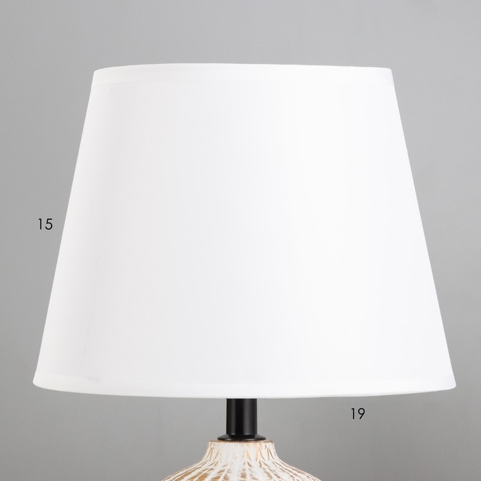 Настольная лампа Настольная лампа "Берта" Е27 40Вт бело-золотой 20х20х32 см