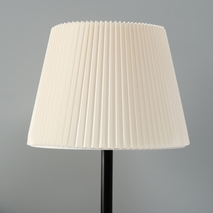 Светильник настольный Светильник настольный "Дипломат" 1х40Вт Е27 черный/бежевый 22,5х22,5х39,5см