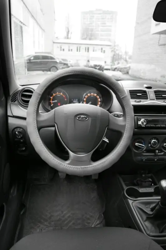 Оплетка на руль (нат. кожа) AVS GL-165M-GR (размер M, серый) - Серия "Classic"