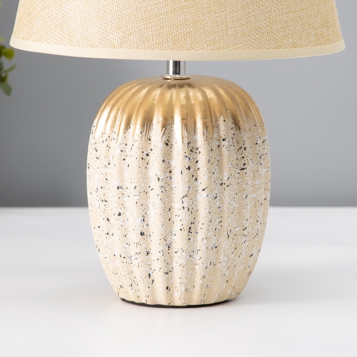 Настольная лампа с абажуром RISALUX «Нике», 1×Е14, 40 Вт, бежевый, 22×22×32 см Настольная лампа с абажуром RISALUX «Нике», 1×Е14, 40 Вт, бежевый, 22×22×32 см