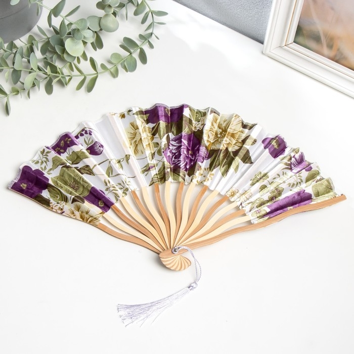 Веер бамбук, текстиль h=21 см изгиб, с кистью  Веер бамбук, текстиль h=21 см изгиб, с кистью "Цветы" в коробке, бело-сиреневый