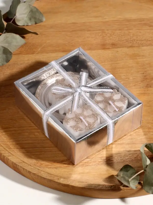 Набор свечей  Набор свечей "Снежинки и подсвечник" 3 шт 12х10х4 см