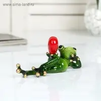 Сувенир полистоун лак "Лягушонок лежит с сердцем в руке" 6х5х15 см Сувенир полистоун лак "Лягушонок лежит с сердцем в руке" 6х5х15 см