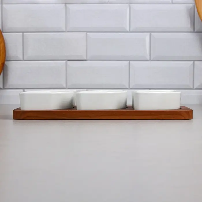 Блюдо «Королевское», фарфор, Иран Блюдо «Королевское», фарфор, Иран