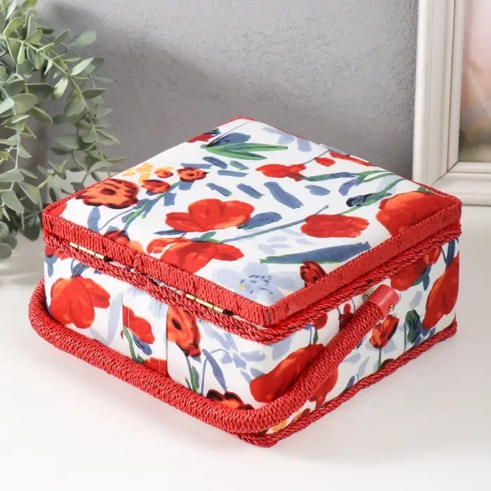 Шкатулка для рукоделия и шитья &laquo;Летние цветы на белом&raquo;, хранение ниток, иголок, мелочи, 20&times;20&times;11 см