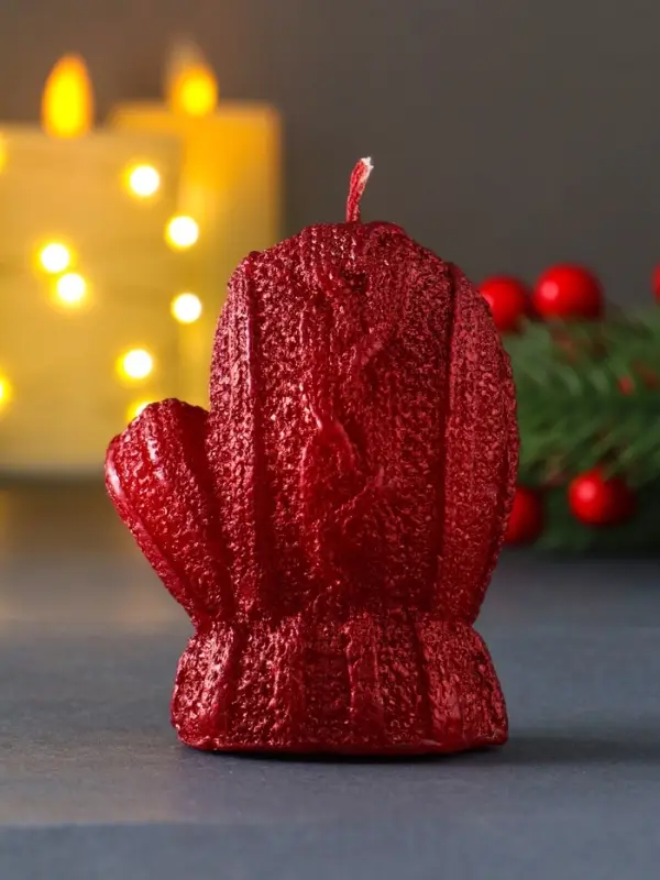 Свеча "Варежка", лак красный