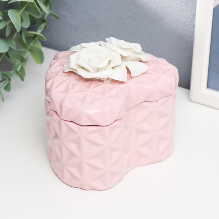 Шкатулка керамика Шкатулка керамика "Три белых розы. Геометрия" сердце розовое 10х11х11 см