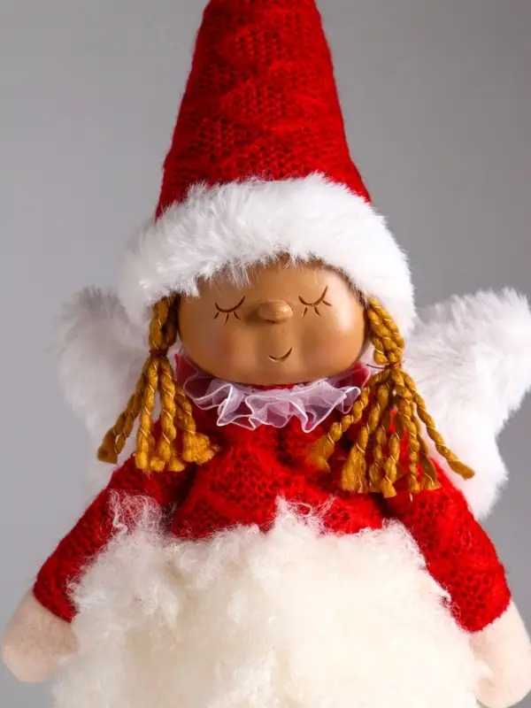 Кукла интерьерная "Ангелочек в меховой юбочке и красном колпаке" 15х9х45 см