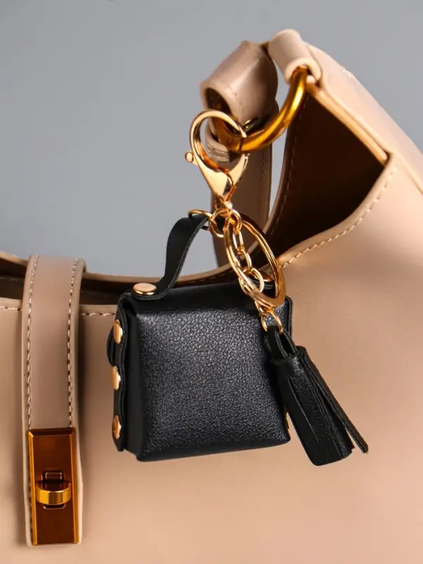 Брелок кожзам с карабином, с кистью Брелок кожзам с карабином, с кистью "Сумочка. Котик" чёрный 5х2,5х6 см