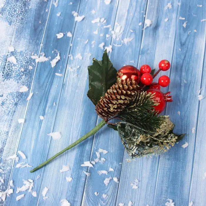 Еловая ветка декоративная &laquo;Зимнее волшебство. Грёзы&raquo;, 15 см