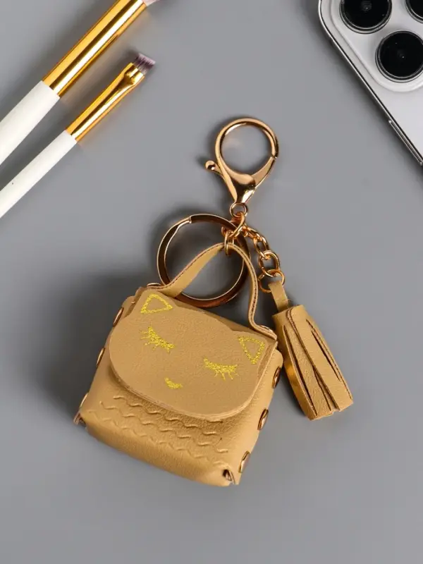 Брелок кожзам с карабином, с кистью Брелок кожзам с карабином, с кистью "Сумочка. Котик" сливочный 5х2,5х6 см