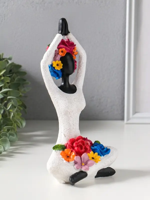 Сувенир полистоун "Девушка-йогиня, с цветами" чёрный 12,5х10,5х22,5 см