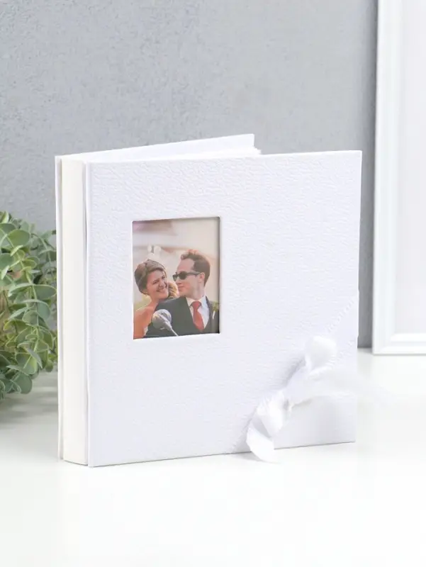 Фотоальбом на 100 фото 10х15 см "Белоснежный с бантом" в коробке 4х22х23 см