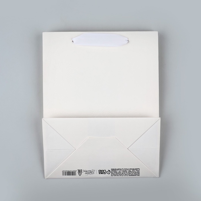 Пакет подарочный новогодний ламинированный «Снежинки», MS 18 х 23 х 10 см Пакет подарочный новогодний ламинированный «Снежинки», MS 18 х 23 х 10 см