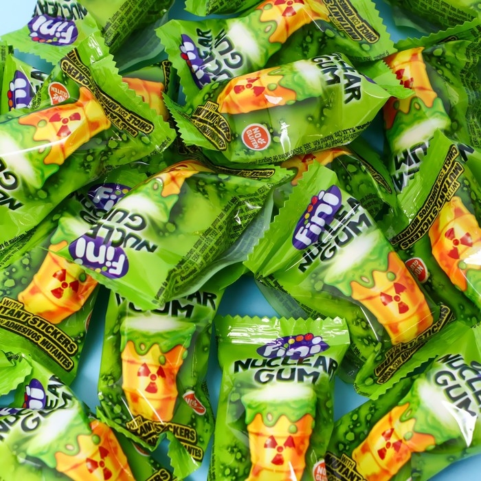 Жевательная резинка с наклейкой GIGANT DESTROYER с начинкой клубника-лимон-лайм, 14 г Жевательная резинка с наклейкой GIGANT DESTROYER с начинкой клубника-лимон-лайм, 14 г