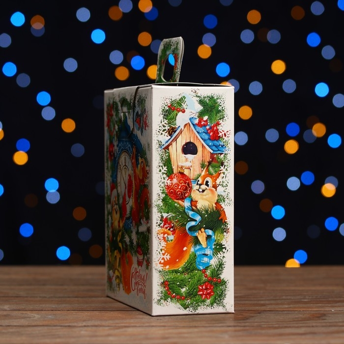 Новый год. Коробка подарочная "Белки и стрелки", 15,5 х 7 х 18,5 см.