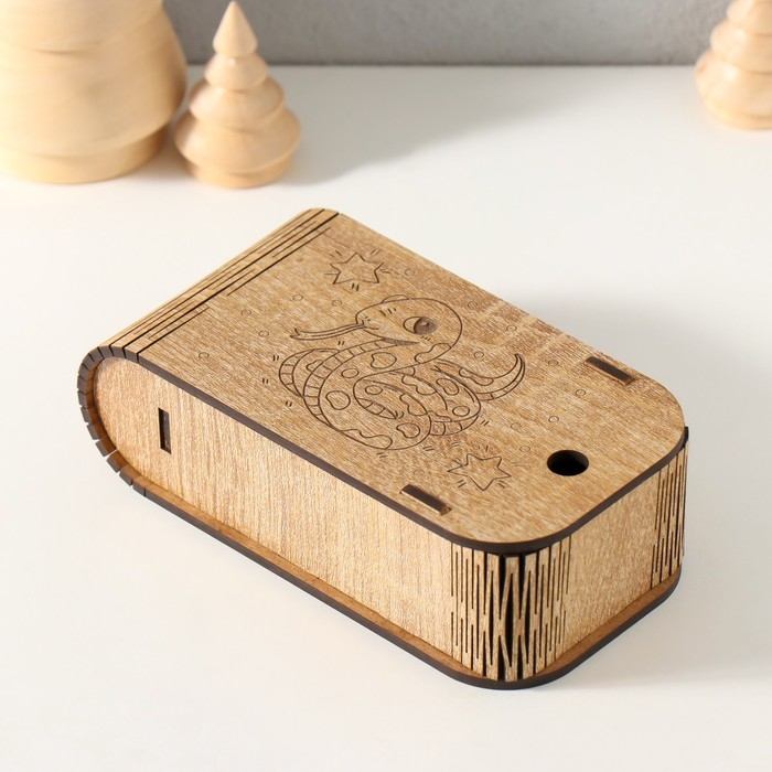 Новогодняя шкатулка  Новогодняя шкатулка "Змея. Звезда" 13х7х4