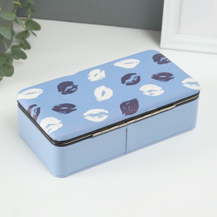 Шкатулка кожзам для украшений Шкатулка кожзам для украшений "Поцелуи" голубая 10х18х6 см