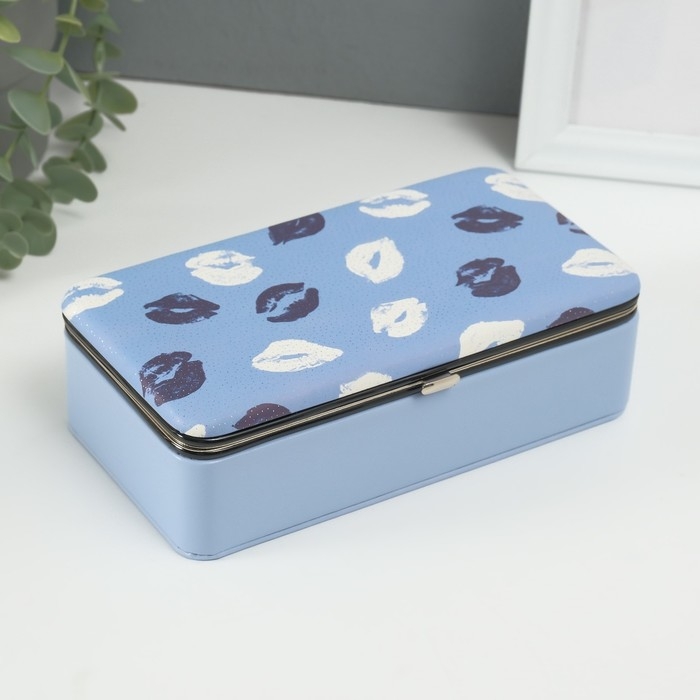 Шкатулка кожзам для украшений Шкатулка кожзам для украшений "Поцелуи" голубая 10х18х6 см