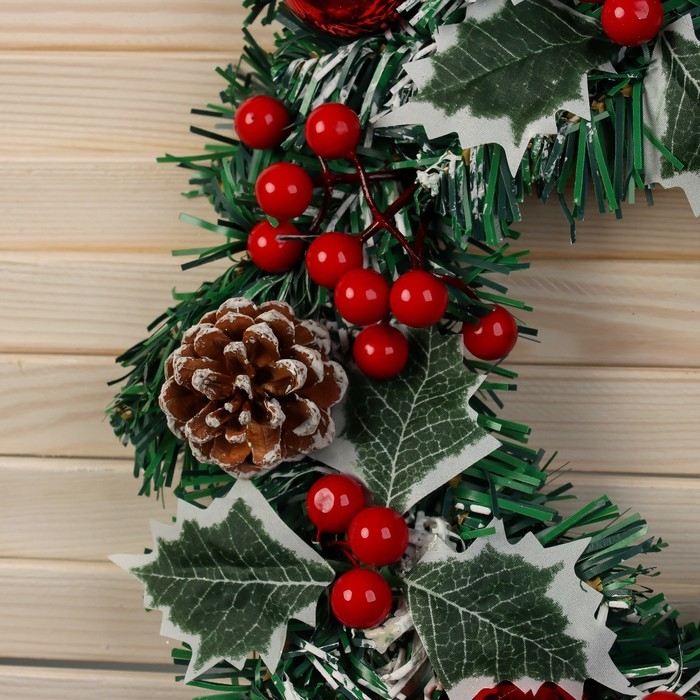 Венок новогодний d-30 см  Венок новогодний d-30 см "Лесной фестиваль" ягоды листья