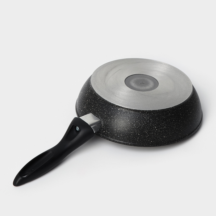 Сковорода «Алёна», d=20 см, пластиковая ручка, антипригарное покрытие, цвет чёрный Сковорода «Алёна», d=20 см, пластиковая ручка, антипригарное покрытие, цвет чёрный