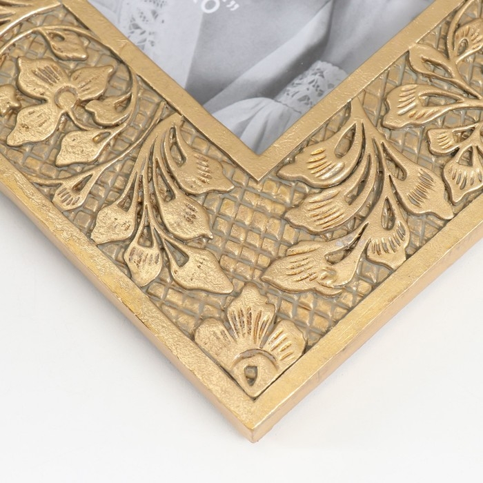 Фоторамка полистоун 10х15 см "Сказочные цветы. Тиснение" золото 23х18,5 см