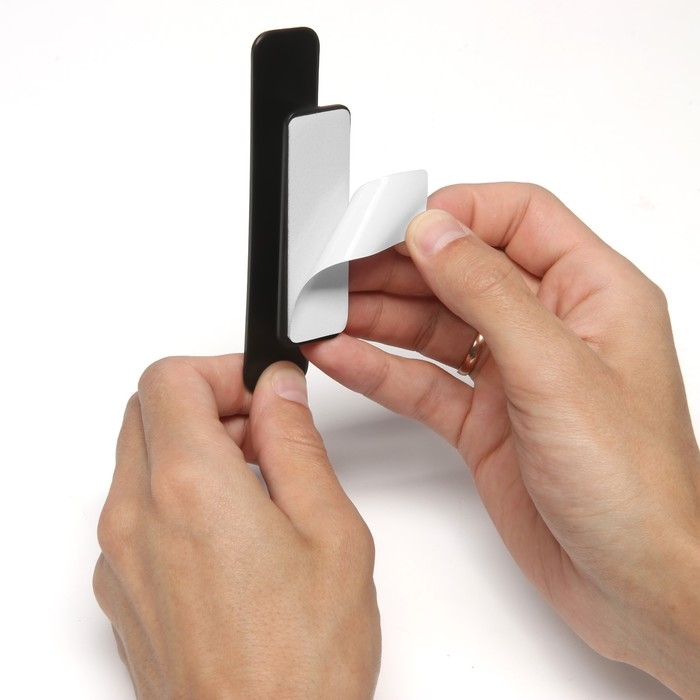 Ручка мебельная  самоклеющаяся CAPPIO, L=108 мм, пластик, цвет черный Ручка мебельная  самоклеющаяся CAPPIO, L=108 мм, пластик, цвет черный