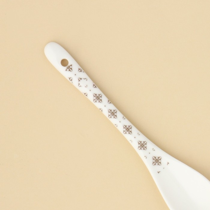 Ложка сувенирная &laquo;Счастье живёт на кухне&raquo;, керамика, 2,5 х 12,5 см.