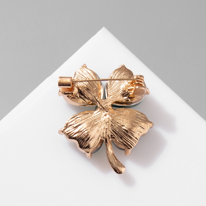 Брошь «Клевер», цвет изумрудный в золоте Брошь «Клевер», цвет изумрудный в золоте