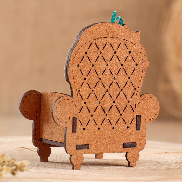 Игольница сувенир Игольница сувенир "Кот в кресле", МДФ, Дуб, 8,5х5х8,5 см