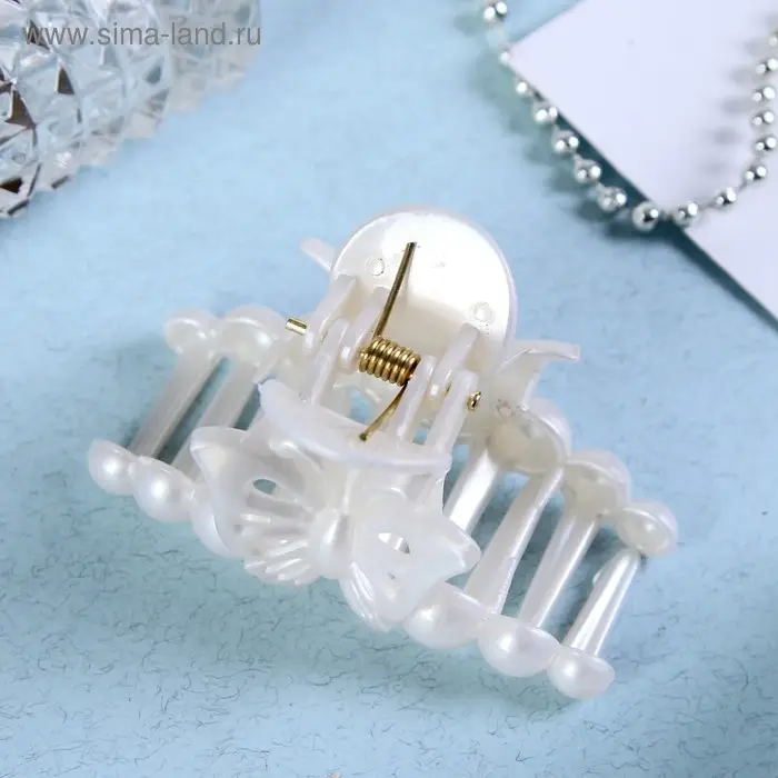 Крабик для волос «Белый туман», бабочка в бусинах, 7 см, белый Крабик для волос «Белый туман», бабочка в бусинах, 7 см, белый