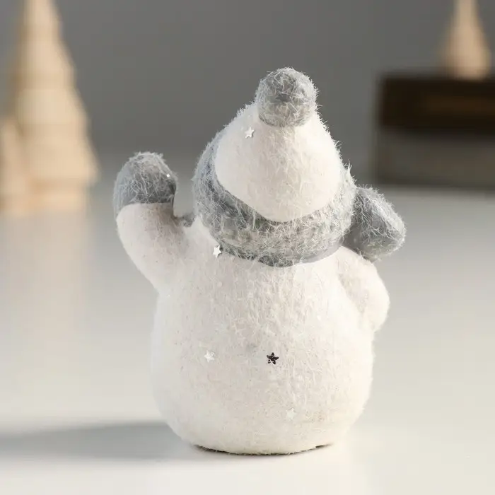 Сувенир керамика "Снеговик в шапочке и шарфе" обсыпка 6,2х4,3х8,5 см