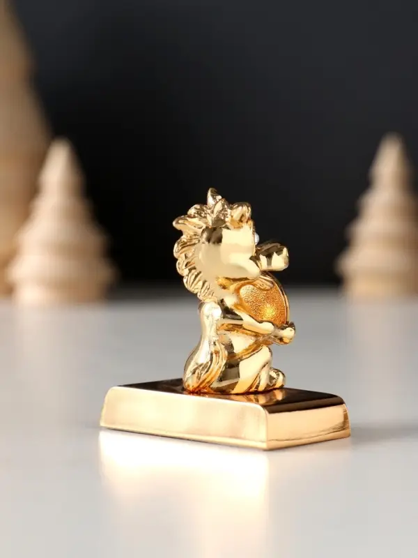 Сувенир  Лошадка с монеткой на подставке и с пожеланием "Счастья", 4*2,3*5см.