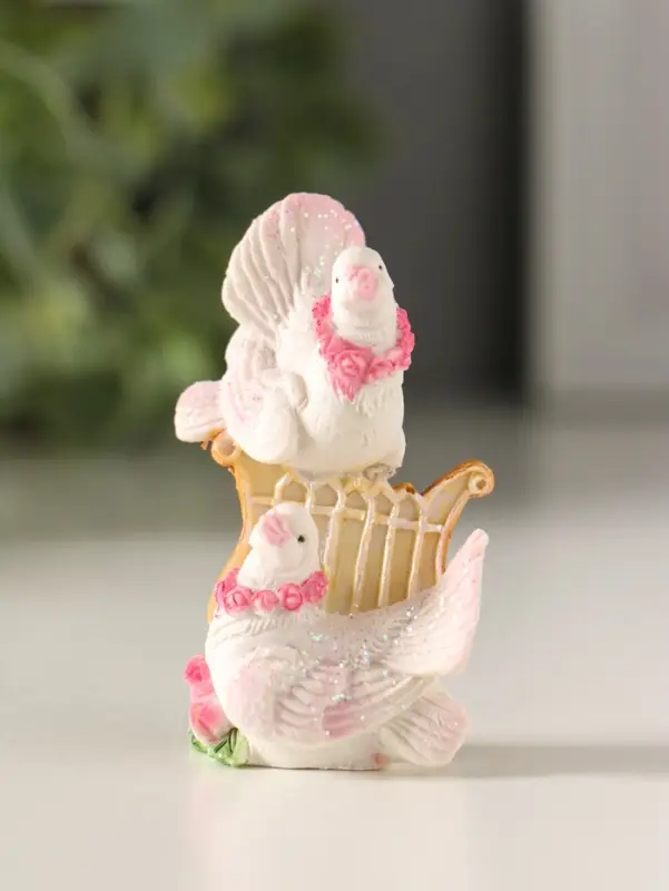 Полистоун голуби в розовом венке 6*4 см