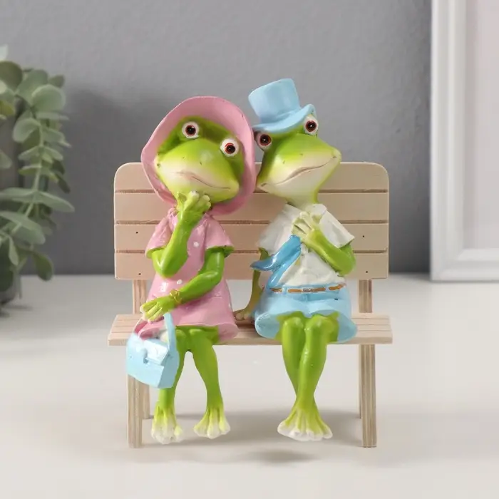 Фигурка полистоун &laquo;Лягушки на скамеечке - свидание&raquo;, 16.8&times;8.5&times;13 см