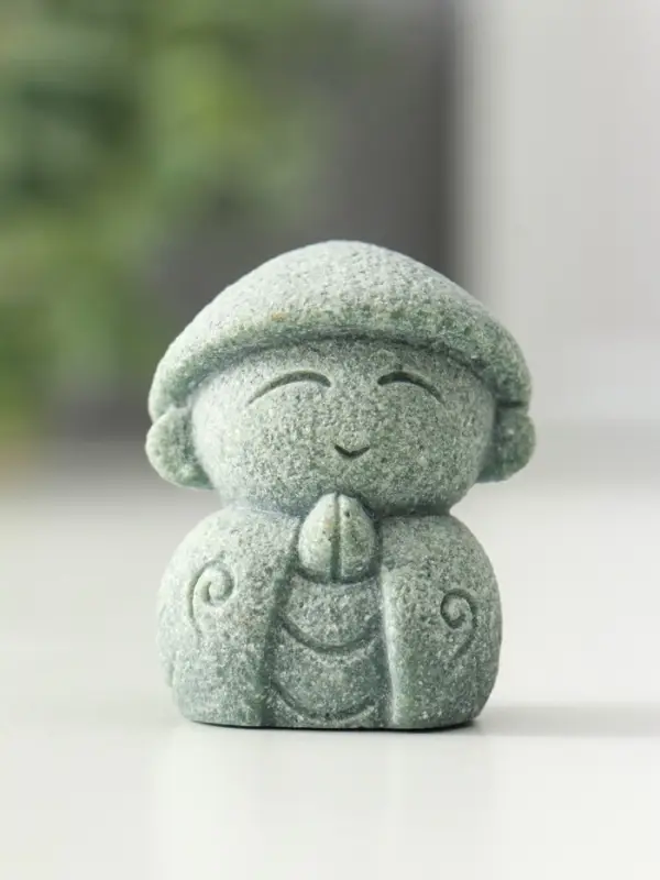 Фигурка песчаник &laquo;Маленький монах в азиатской шляпе&raquo;, 3.5&times;4&times;4.5 см