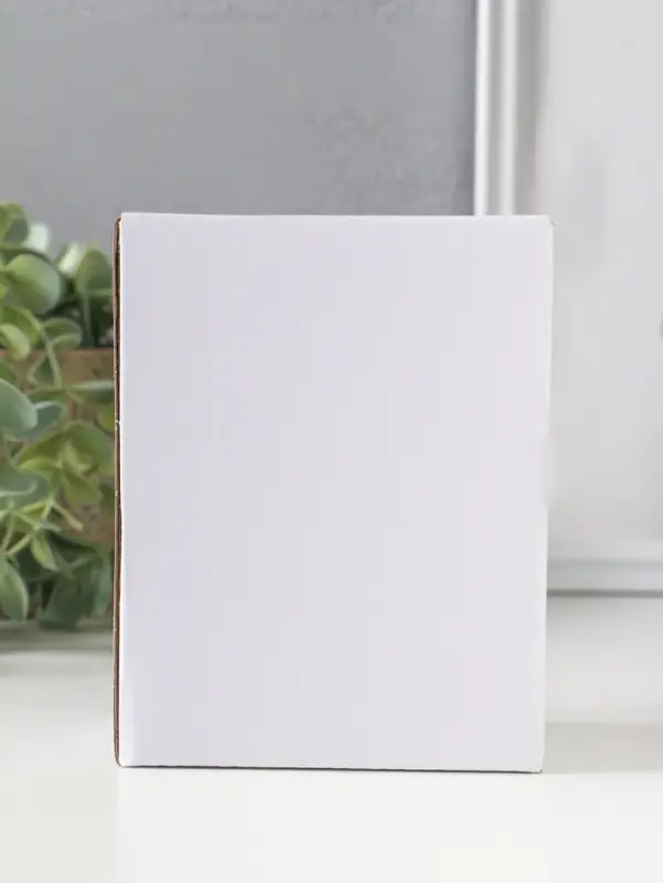 Сувенир полистоун "Зайка в рыжем сарафане и зелёной шляпке, с корзиной цветов" 4,5х4х10,5 см   10915